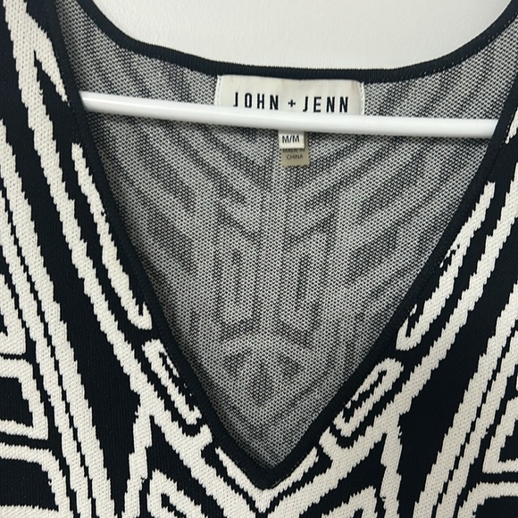 JOHN + JENN knit fitted dress size M - Picture 3 of 4